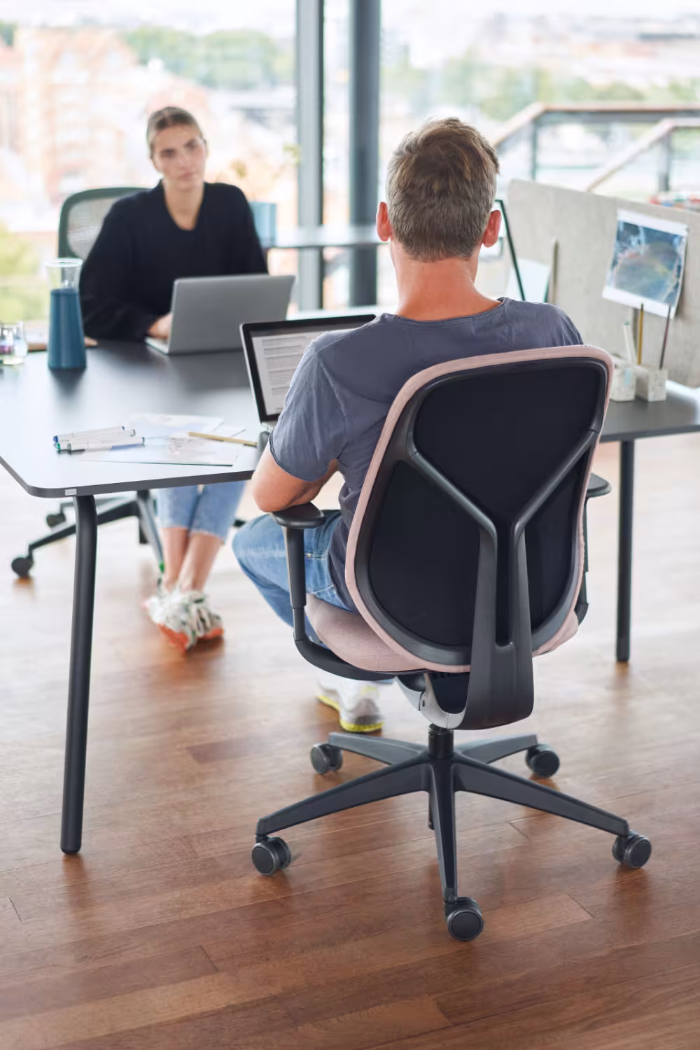 Ergonomischer B&uuml;rostuhl Sedus se:kit mit Vollpolster-R&uuml;ckenlehne