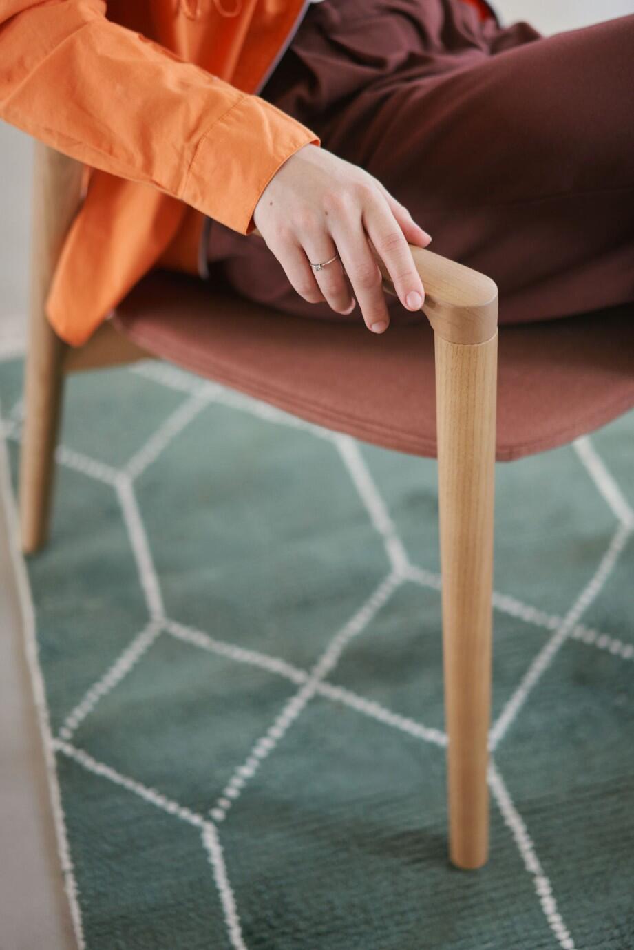 Sedus se:café Holzstuhl – ergonomisch eleganter Massivholzstuhl für stilvolle Räume