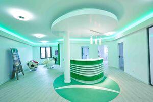 Referenzen_SportPraxis_Prof_Dr_med_K_Knobloch_SITAG_Sessel_Lillus_Empfangsbereich_1