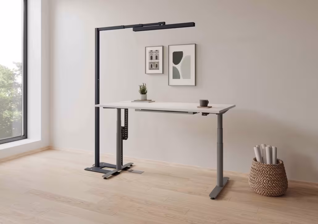 Otti Lumen Arc Pro &ndash; moderne LED Stehleuchte f&uuml;r professionelle Arbeitspl&auml;tze