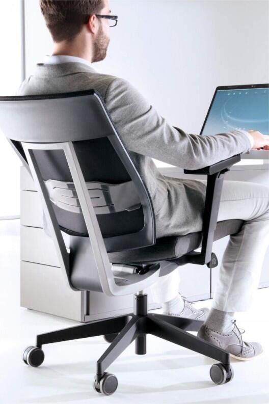 Bürostuhl Profim Xenon Net mir schwarzem Kunststofffußkreuz