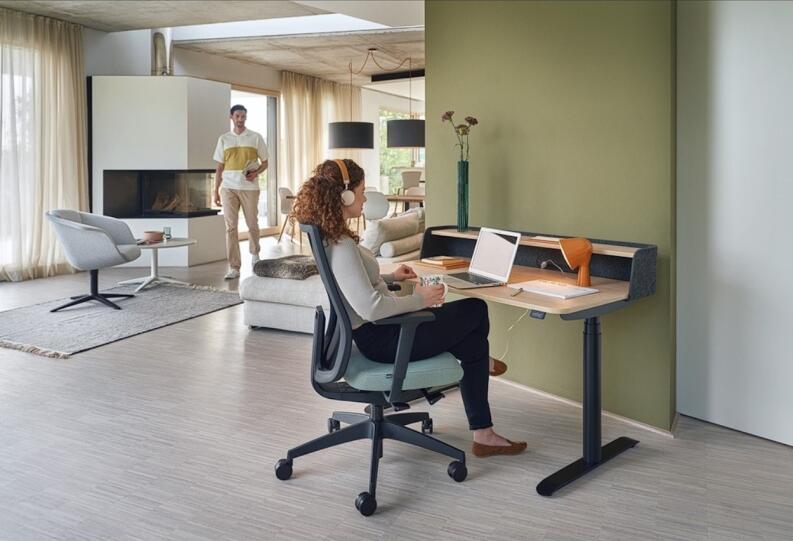 Home-Office Schreibtisch höhenverstellbar im Wohnumeld - 4