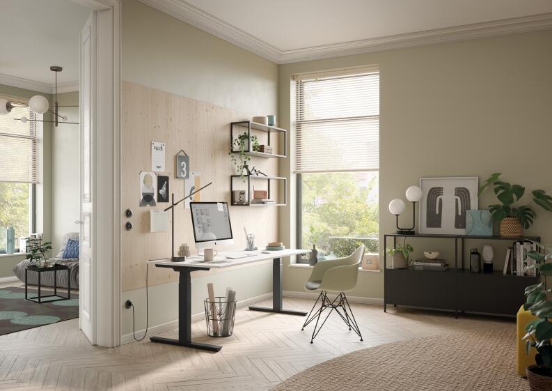 Elektromotorisch höhenverstellbarer Schreibtisch Palmberg CRWE-T mit T-Fußgestell